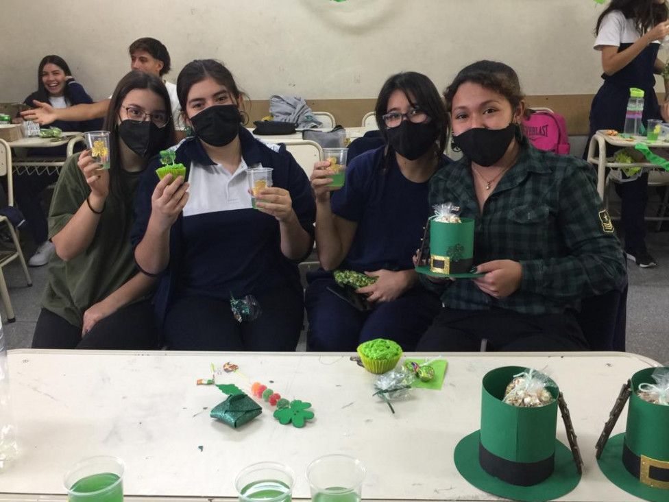 imagen Estudiantes compartieron sus aprendizajes en inglés sobre "Saint Patrick"s day"