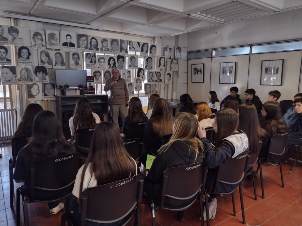 imagen Estudiantes visitaron el Espacio para la Memoria Ex D2