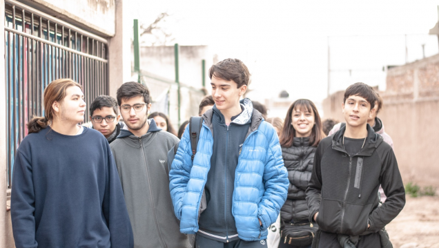 imagen CONEDIS: integrantes de la propuesta extensionista visitaron la escuela de Arte Aplicado