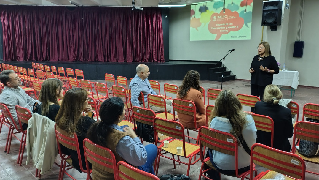 imagen Referentes de ECMZ participaron de la charla
