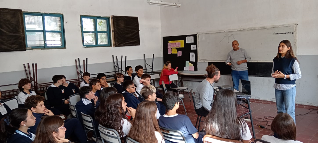 imagen Importantes pasos hacia la inclusión: taller de Lengua de Señas en la Escuela Gaviola