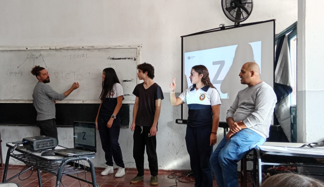 imagen Importantes pasos hacia la inclusión: taller de Lengua de Señas en la Escuela Gaviola