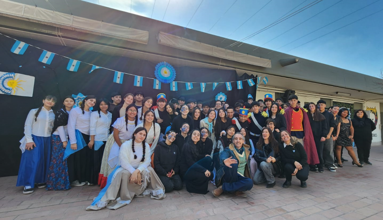 imagen Homenaje a San Martín y celebración de los 86 años de la UNCUYO en la Escuela Martín Zapata