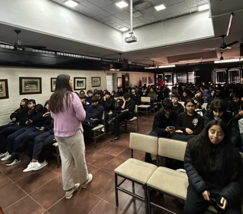 imagen Descubrí UNCUYO: Punto de encuentro en la Escuela Martín Zapata