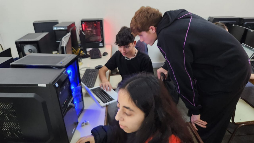 imagen Hackathon Educativo 2026: estudiantes enfrentaron complejos desafíos socioambientales a través de la innovación digital