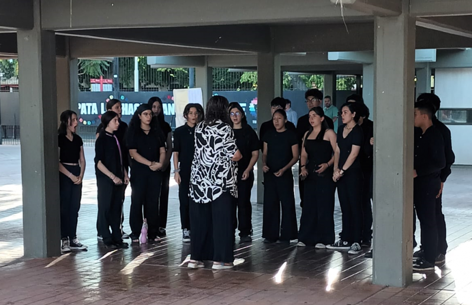 imagen Celebraron sus 25 años de egresados con una visita a la Escuela