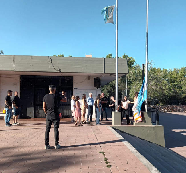 imagen Celebraron sus 25 años de egresados con una visita a la Escuela