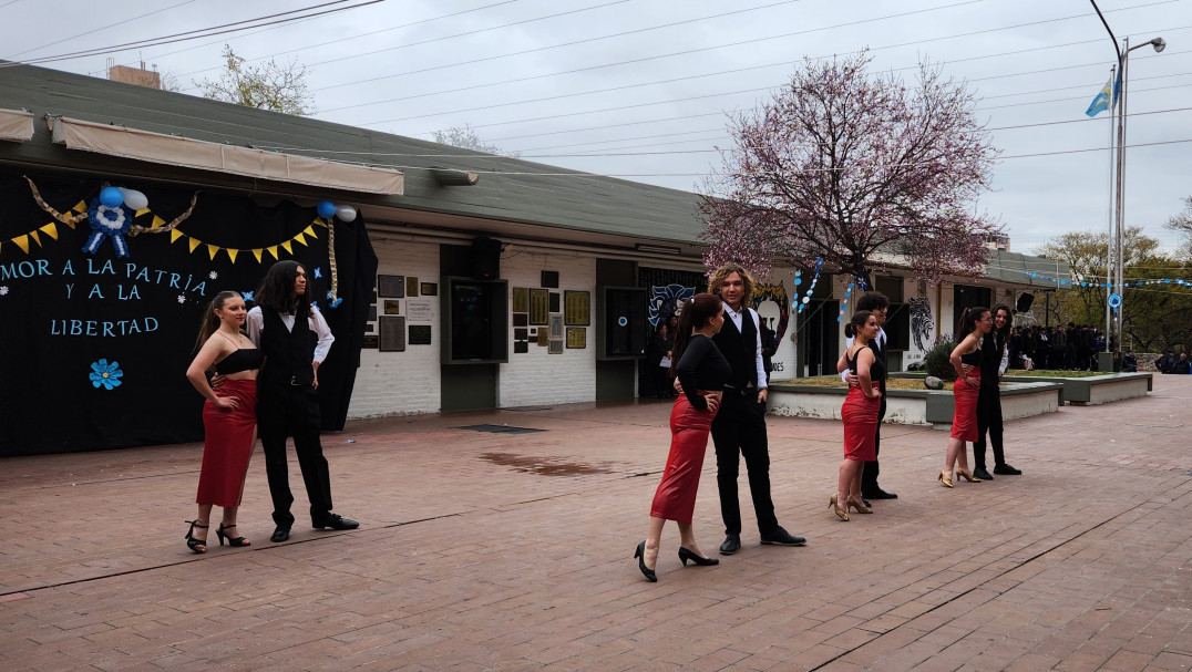 imagen La Escuela Martín Zapata rindió homenaje al Gral. San Martín y celebró los 85 años de la UNCUYO