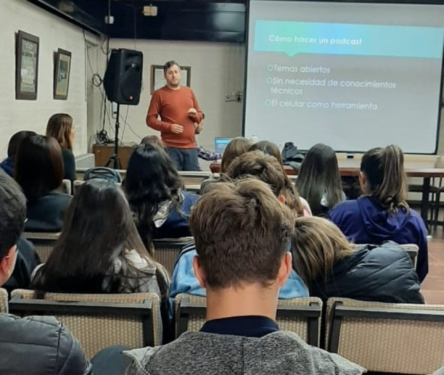 imagen Estudiantes participaron de un taller de podcast