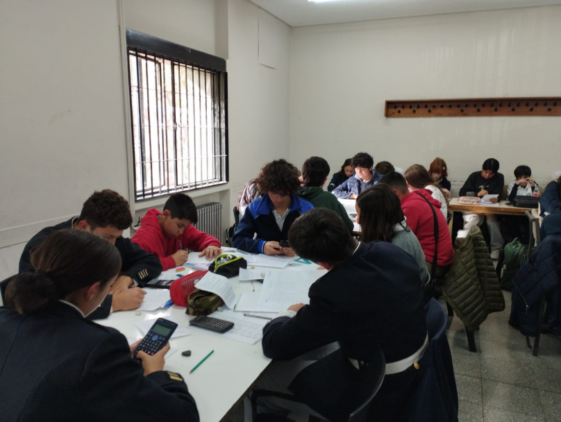 imagen Once estudiantes de la Escuela Martín Zapata participaron del intercolegial de la OMA