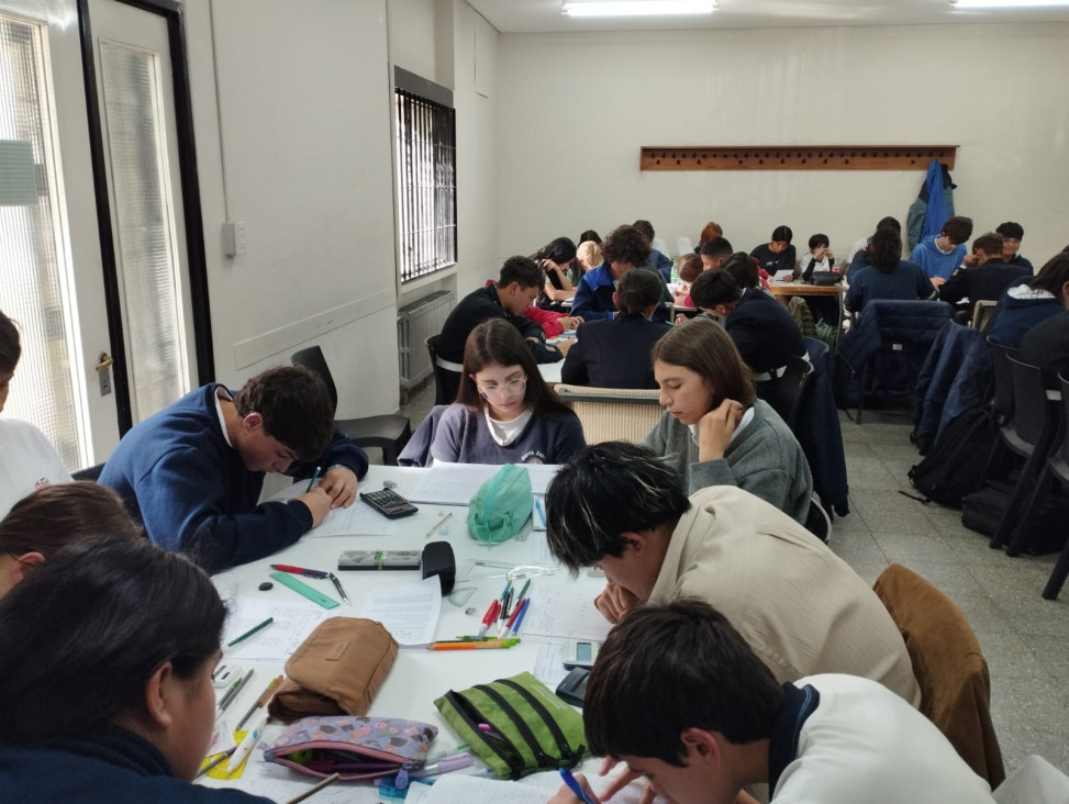 imagen Once estudiantes de la Escuela Martín Zapata participaron del intercolegial de la OMA
