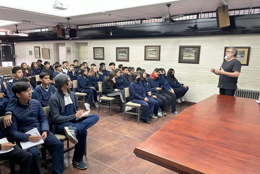 imagen Estudiantes se capacitan para realizar un buen aprovechamiento de sus netbooks