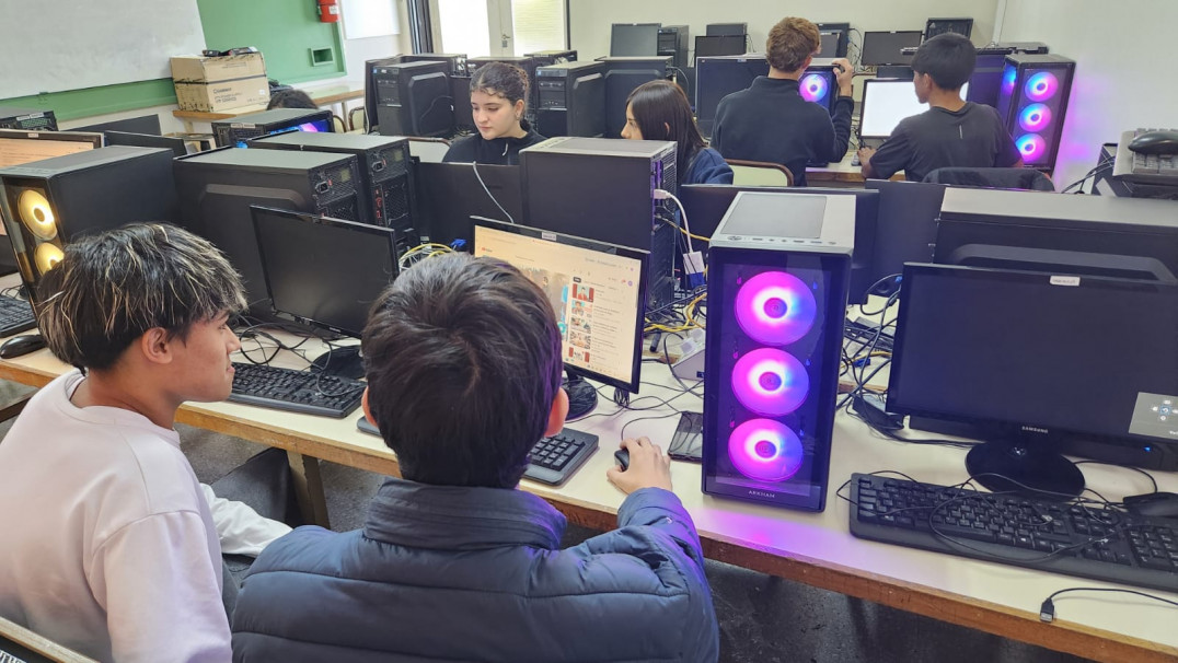 imagen Nuevas computadoras en ECMZ
