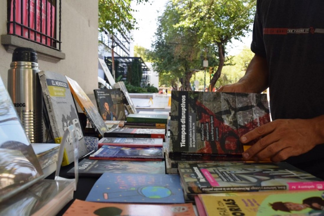 imagen Con una suelta de ejemplares, la UNCUYO celebra el Día Mundial del Libro
