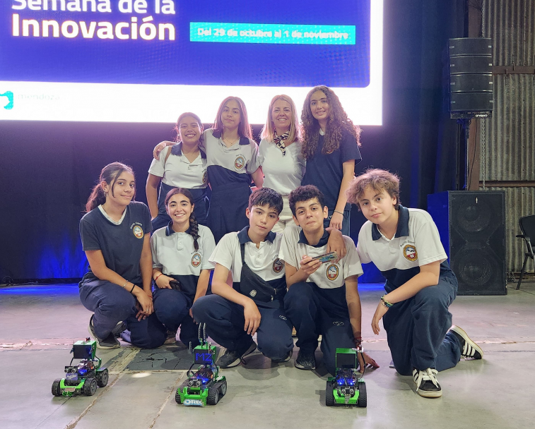 imagen Estudiantes del Martín Zapata mostraron sus robots en la Semana de la Innovación de Mendoza