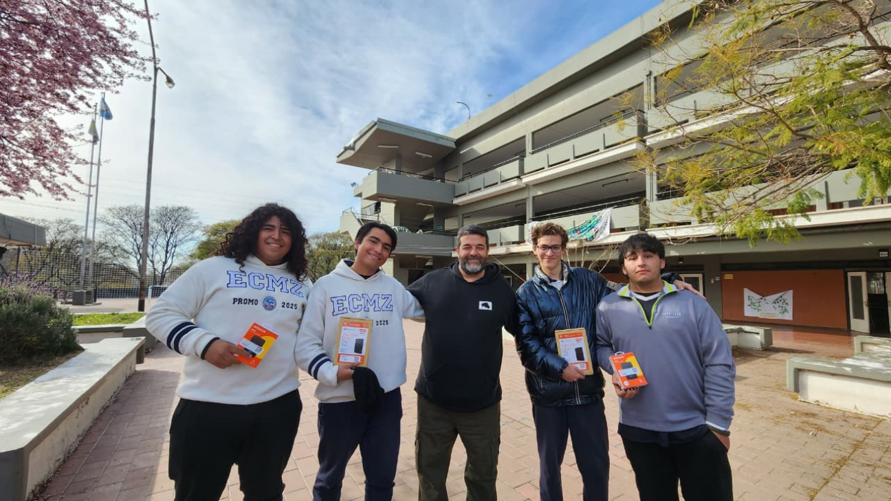 imagen Estudiantes ganadores del intercolegial de Minecraft recibieron importantes premios de una reconocida StartUp educativa