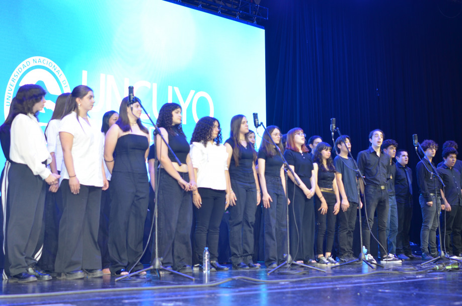 imagen Promoción 2025: la Escuela de Comercio Martín Zapata celebró a sus nuevos egresados
