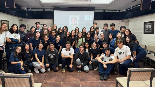 imagen Estudiantes mantuvieron una entrevista en inglés con un profesional mendocino radicado en China