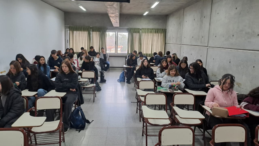 imagen Estudiantes de quinto año visitaron la Facultad de Filosofía y letras