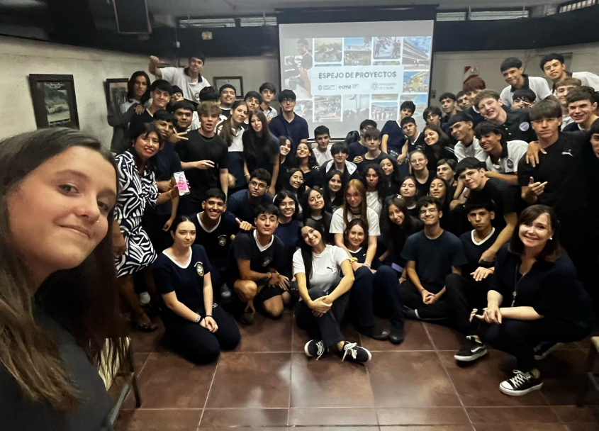 imagen Estudiantes de la Escuela Martín Zapata, junto a sus profesoras