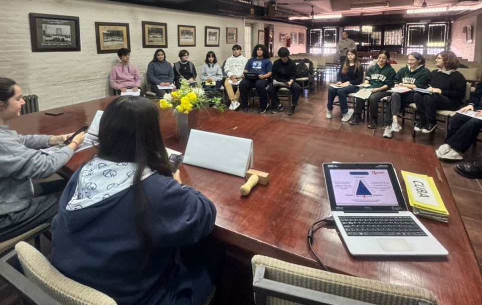 imagen Debate intercolegial