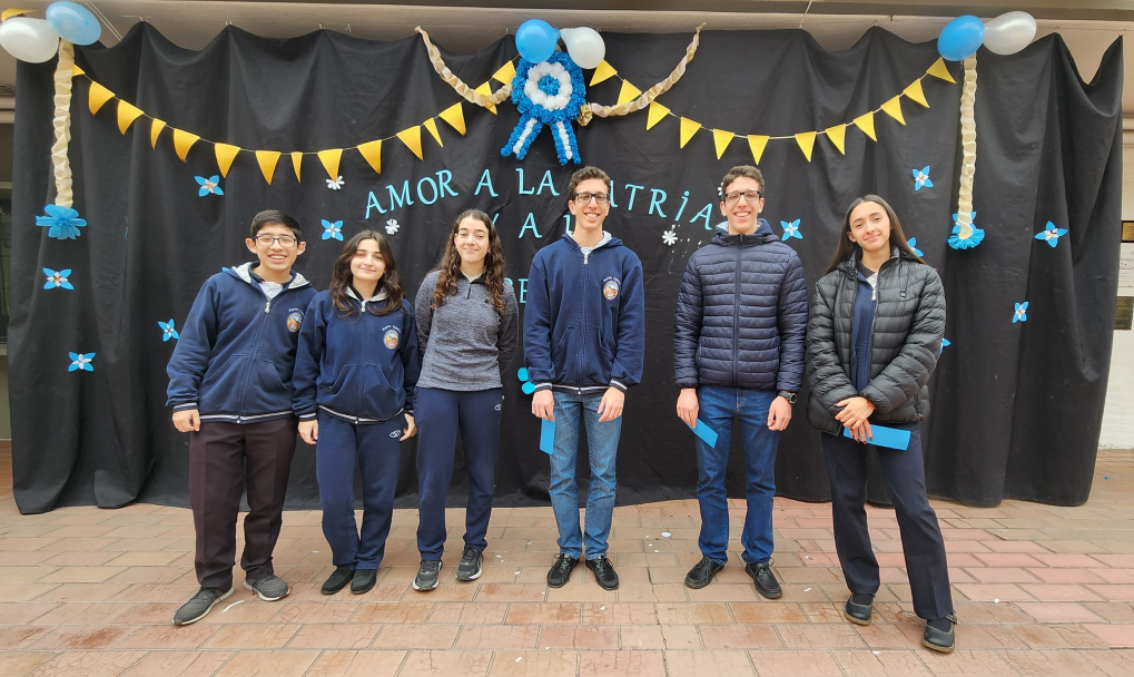 imagen La Escuela Martín Zapata rindió homenaje al Gral. San Martín y celebró los 85 años de la UNCUYO