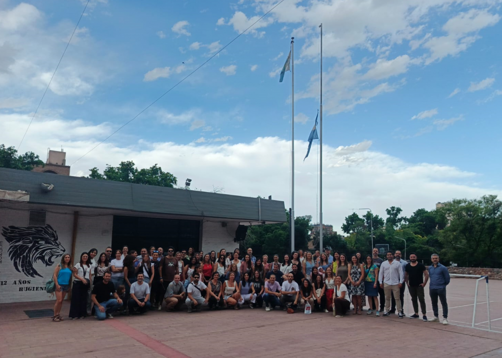 imagen La Escuela Martín Zapata recibió con emoción a los egresados del año 2000