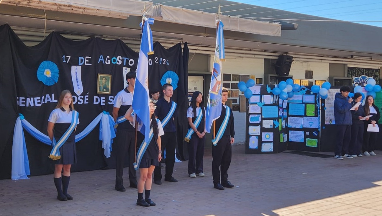 imagen La Escuela Martín Zapata conmemoró a San Martín y celebró un nuevo aniversario de la UNCUYO