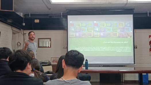 imagen Estudiantes trabajan sobre violencias, racismo y negacionismo en un taller interinstitucional de PSE