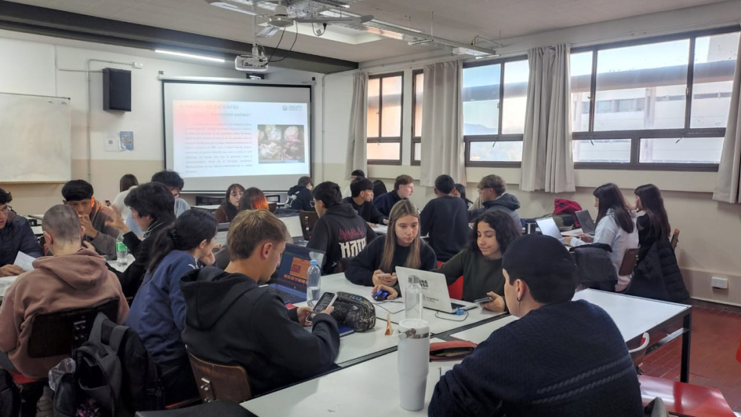 imagen Estudiantes del TAE vivieron una jornada universitaria en la Facultad de Ciencias Económicas de la UNCUYO