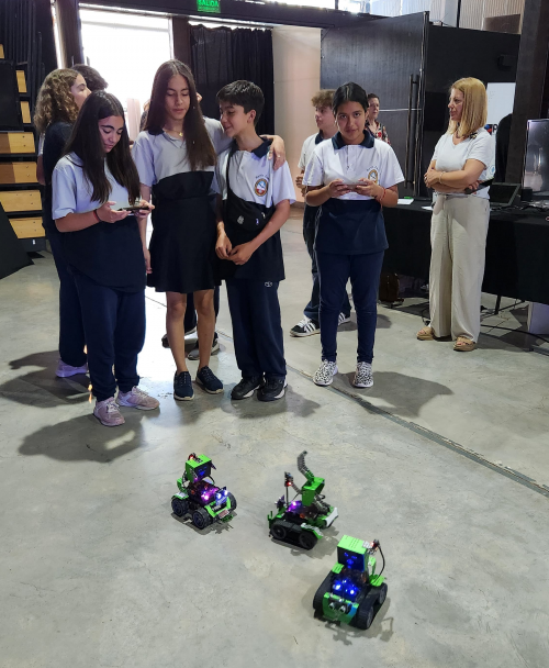 imagen Estudiantes del Martín Zapata mostraron sus robots en la Semana de la Innovación de Mendoza