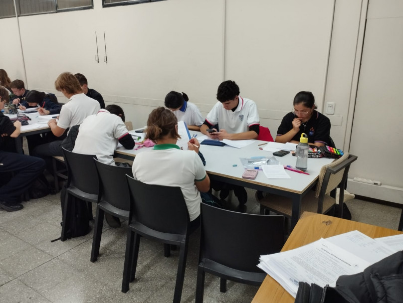 imagen Once estudiantes de la Escuela Martín Zapata participaron del intercolegial de la OMA