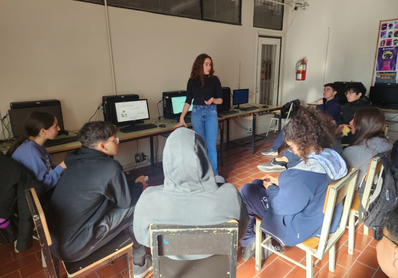 imagen Intercambista brasilera compartió saberes sobre educación y discapacidad con estudiantes de la orientación en Informática