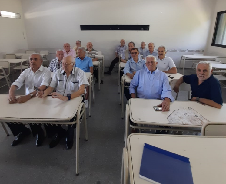 imagen Los egresados en su aula, 60 años después