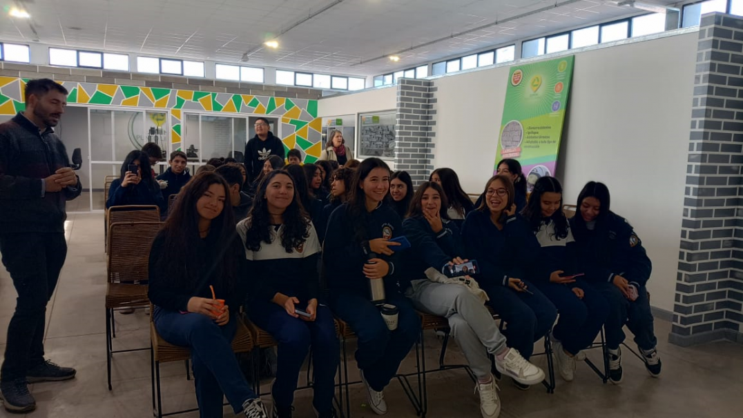 imagen Aprender desde la experiencia: visita a la planta "Junín Punto Limpio"