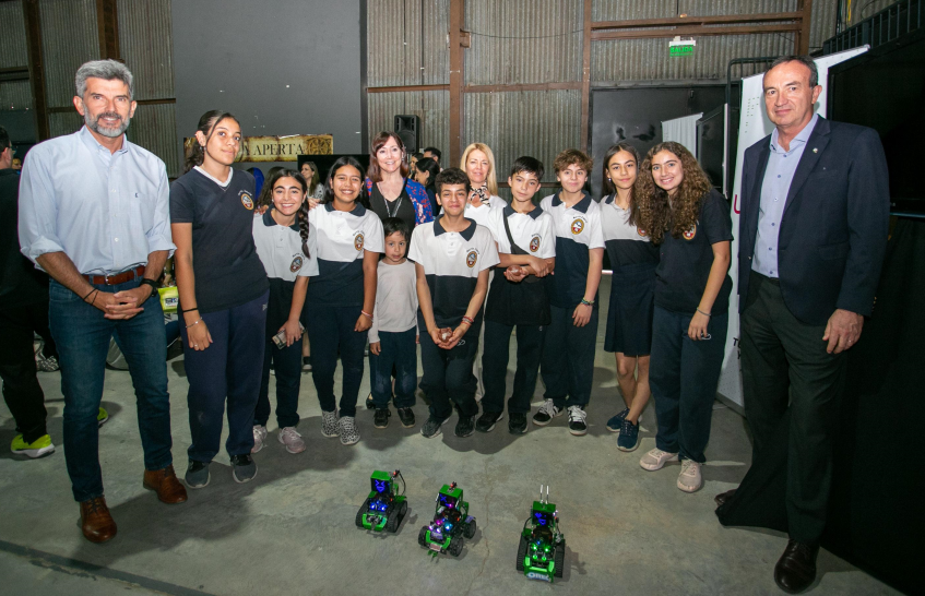 imagen Estudiantes del Martín Zapata mostraron sus robots en la Semana de la Innovación de Mendoza