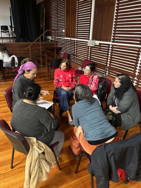 imagen Se realizó un conversatorio-taller sobre el uso de pantallas, redes sociales e inteligencia artificial