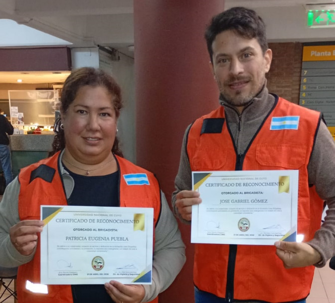 imagen Patricia Puebla (Jefa de Preceptores) y Gabriel Gómez (Personal de Apoyo Académico), participaron en estas importantes jornadas.