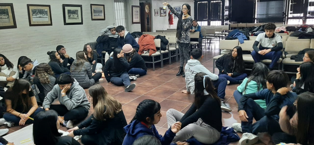 imagen Prácticas Sociales Educativas: estudiantes trabajan en problemáticas de salud mental