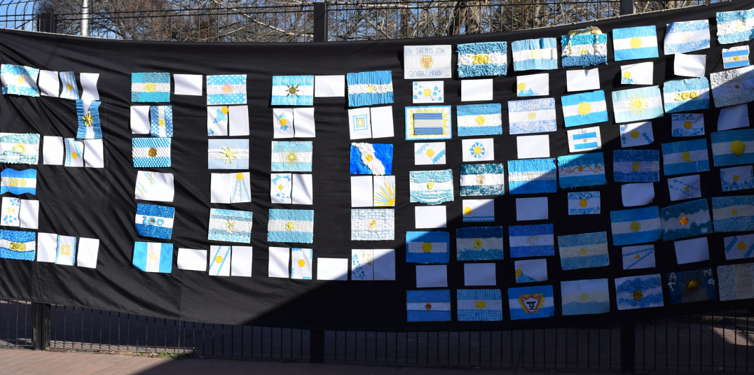 imagen Proyecto de diseño de banderas para conmemorar el bicentenario