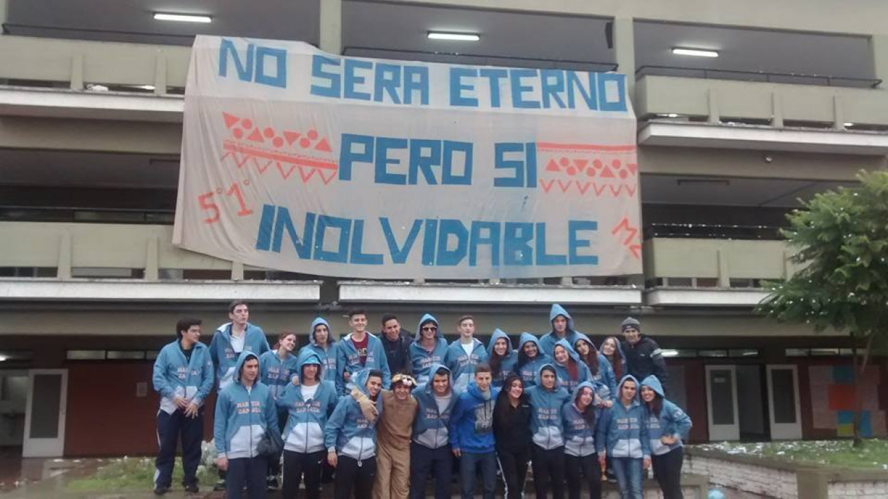 imagen La lluvia no fue impedimento para que Quinto 1ra presentara sus buzos