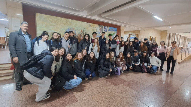imagen Acercamiento a la vida universitaria: estudiantes visitaron la Facultad de Filosofía y Letras