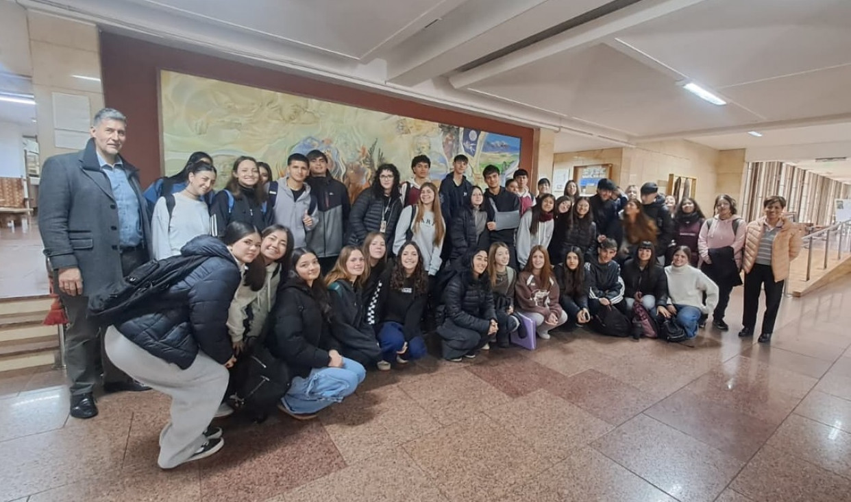 imagen Acercamiento a la vida universitaria: estudiantes visitaron la Facultad de Filosofía y Letras