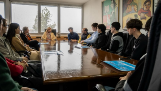 imagen Estudiantes del proyecto Navais fueron recibidos por la rectora de la UNCUYO