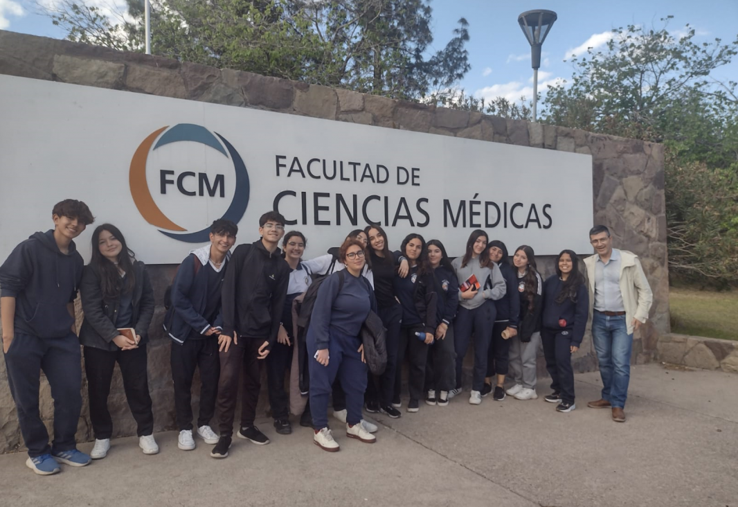 imagen Estudiantes visitaron el Instituto de Medicina y Biología Experimental de Cuyo (IMBECU)