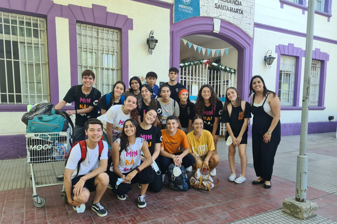 imagen El Centro de Estudiantes realizó una celebración navideña en el Hogar Santa Marta