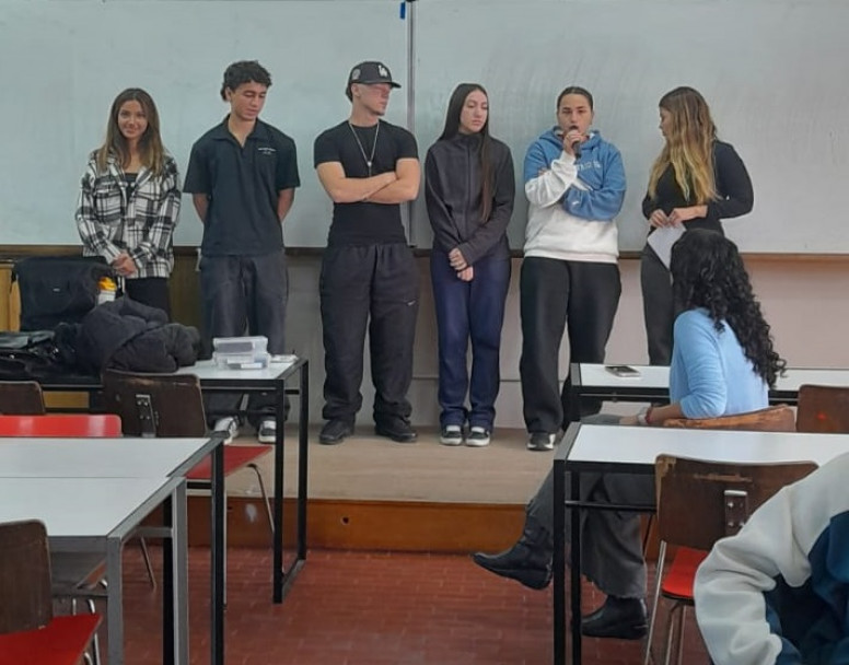 imagen Estudiantes del TAE vivieron una jornada universitaria en la Facultad de Ciencias Económicas de la UNCUYO