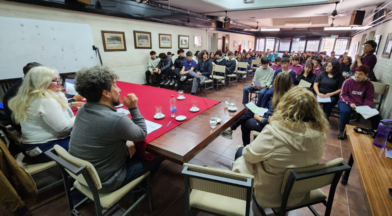imagen Estudiantes participan de la instancia escolar de las Olimpiadas de Filosofía