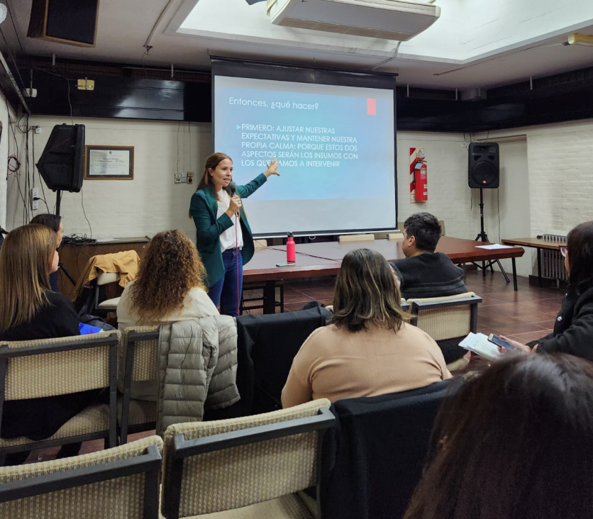 imagen Se ofreció una charla sobre Herramientas prácticas para acompañar situaciones emocionales de estudiantes