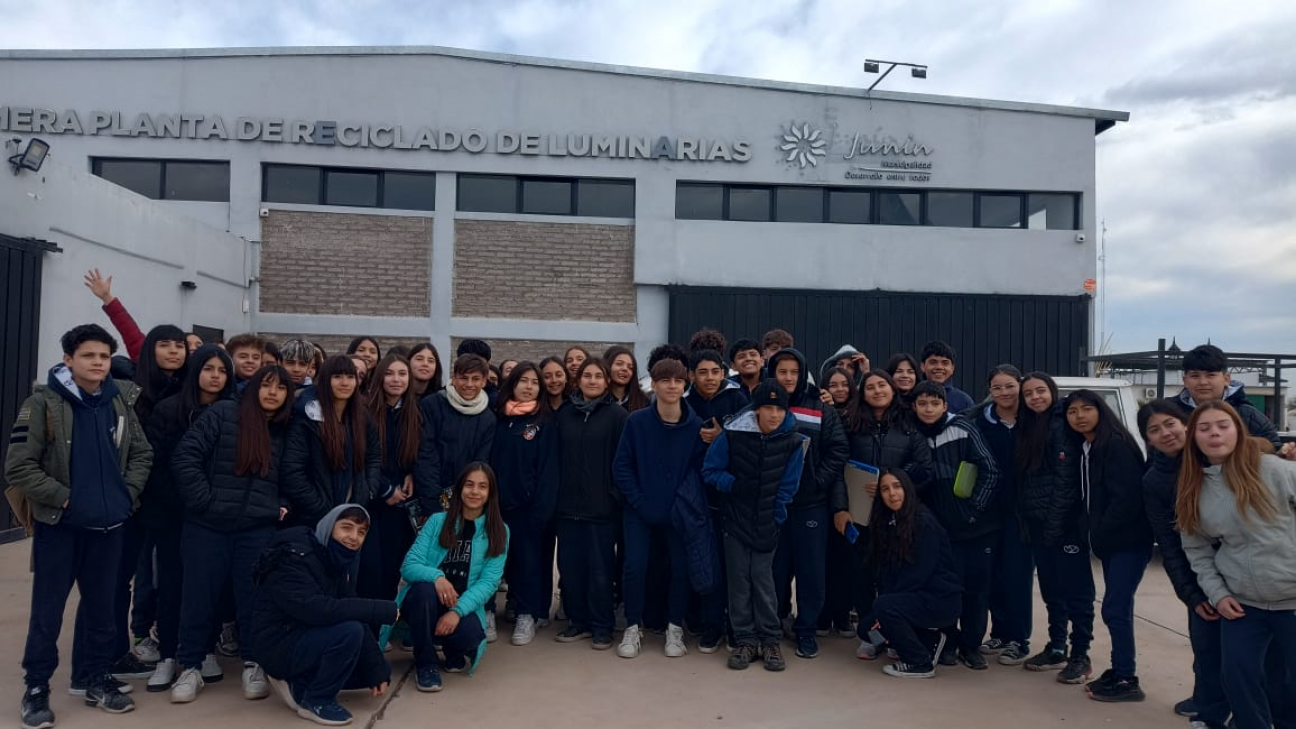 imagen Visitaron el establecimiento "Junín Punto Limpio" para conocer acciones de reciclaje